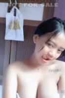 Abg Unyu-Unyu Pamer Belahan Pascol Merapat