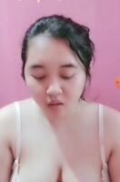 Belahan Toket CCmey Live Sambil Makan