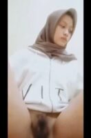 Gadis Jilbab Buka Celana Langsung Colmek