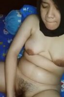 Janda Jilbab Colmek pake Terong Merintih Enak