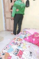 RatuSquirt Jebak Ojol Masuk Kamar Dipaksa Ngewe