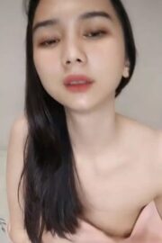 Ayra Telanjang Pamer Memek Jembut Lebat