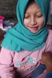 Dapet Yang Enak Diwarung Kopi Disepong Pelayan Hijab