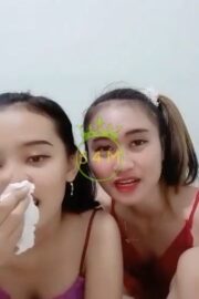 Dua Gadis Imut Omek Barbar Live Bugil