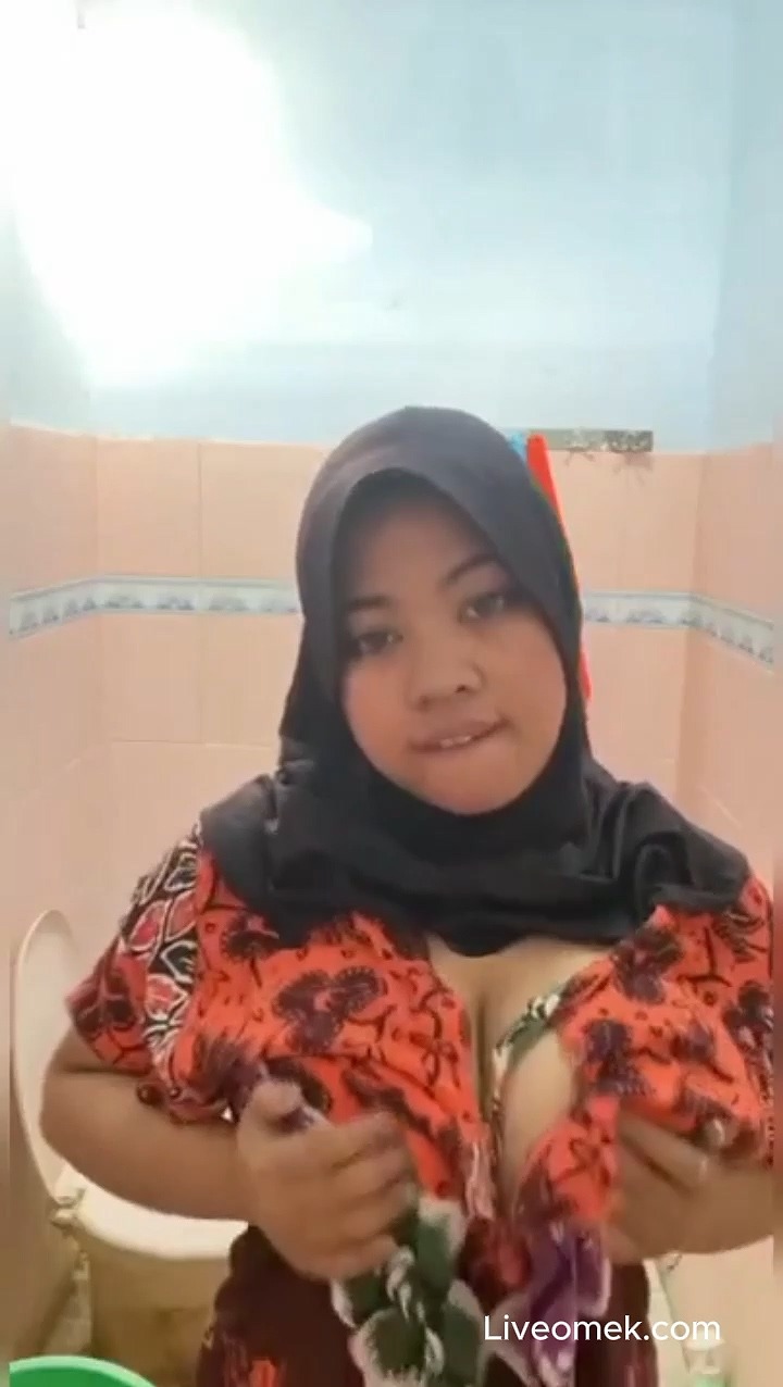 Hijab Toge Berdaster Omek Brutal Di Toilet
