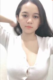 Kakak Raya Umur 21 Cantik Omek Telanjang
