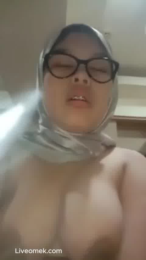 Jilbab Prank Tukang Servis TV