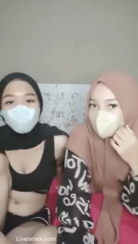 Vanya Masih Sekolah Threesome Lock Ngewe