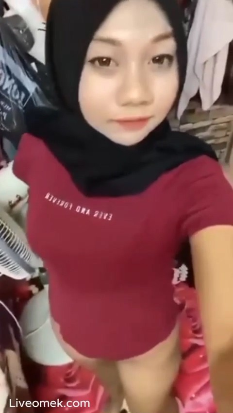Abg Jilbab Baju Merah Narsis Tidak Pake CD Lanjut Ngewe
