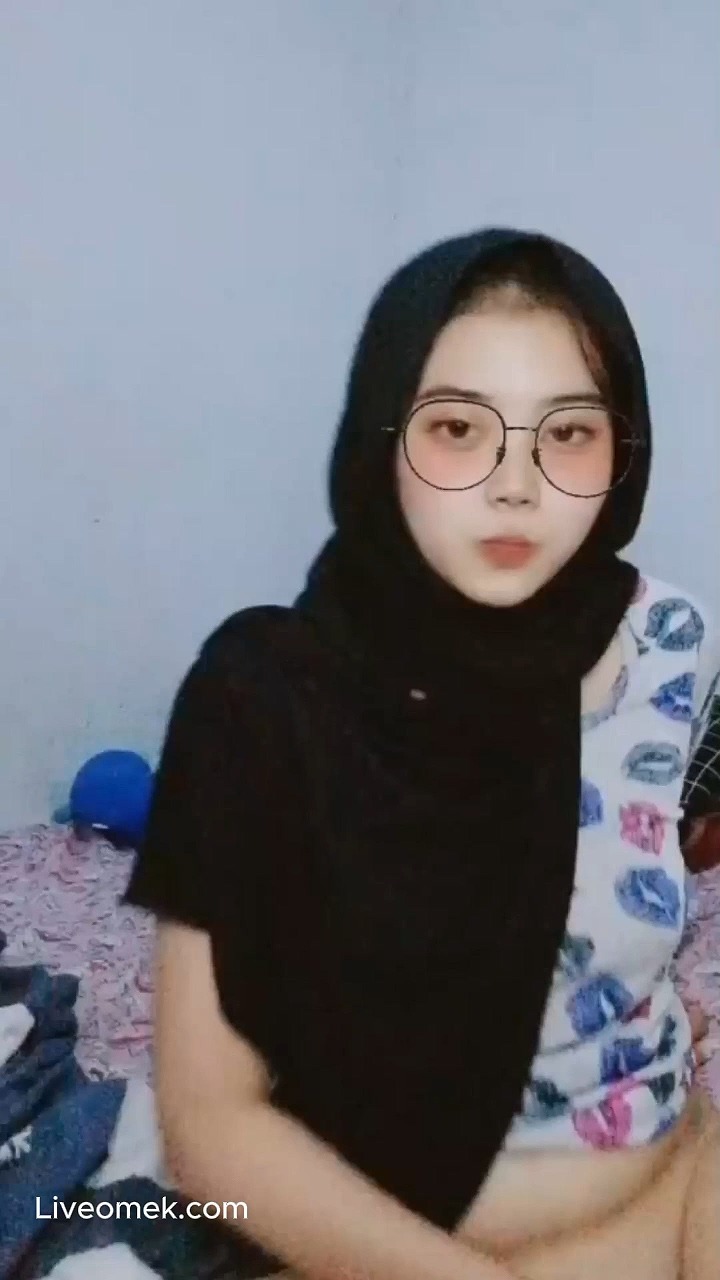 DIAH Fitri Cewek Hijab Lugu Spill Memek