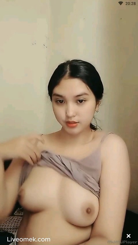 Lauu Cantik Mempesona Buka Toket Bulat