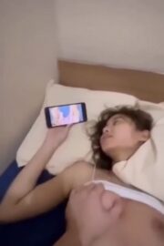Ngentot Si Cantik Sambil Nonton Bokep