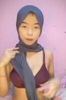 Celva Hijab Buka Baju Ganti Kostum Colmek
