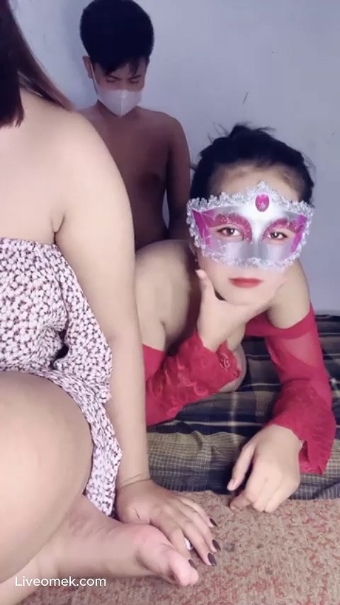 Laila Ajak Brondong Main Threesome Sodok Dari Belakang