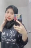 Teteh Ira Suka Narsis Berani Colmek Ngangkang