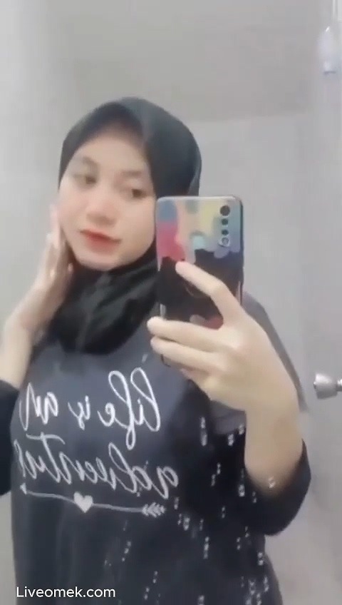 Teteh Ira Suka Narsis Berani Colmek Ngangkang