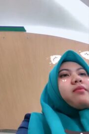 Wanita Karir Sempatkan Rekam Video Bugil Di Toilet