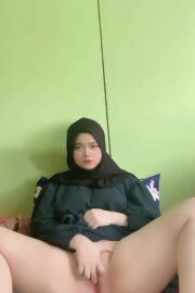 Munaroh Paha Montok Ngangkang Colok Momok