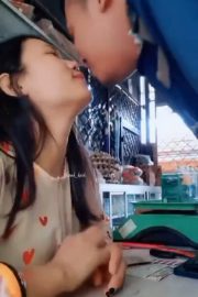 BUNGA Pelayan Toko Disamperin Pacarnya Dicium Digrepe