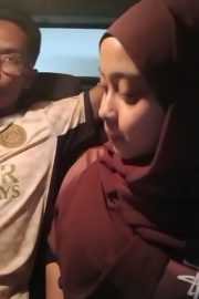 Cewek Hijab Wikwik Dalam Mobil Muasin Nafsu Pacar