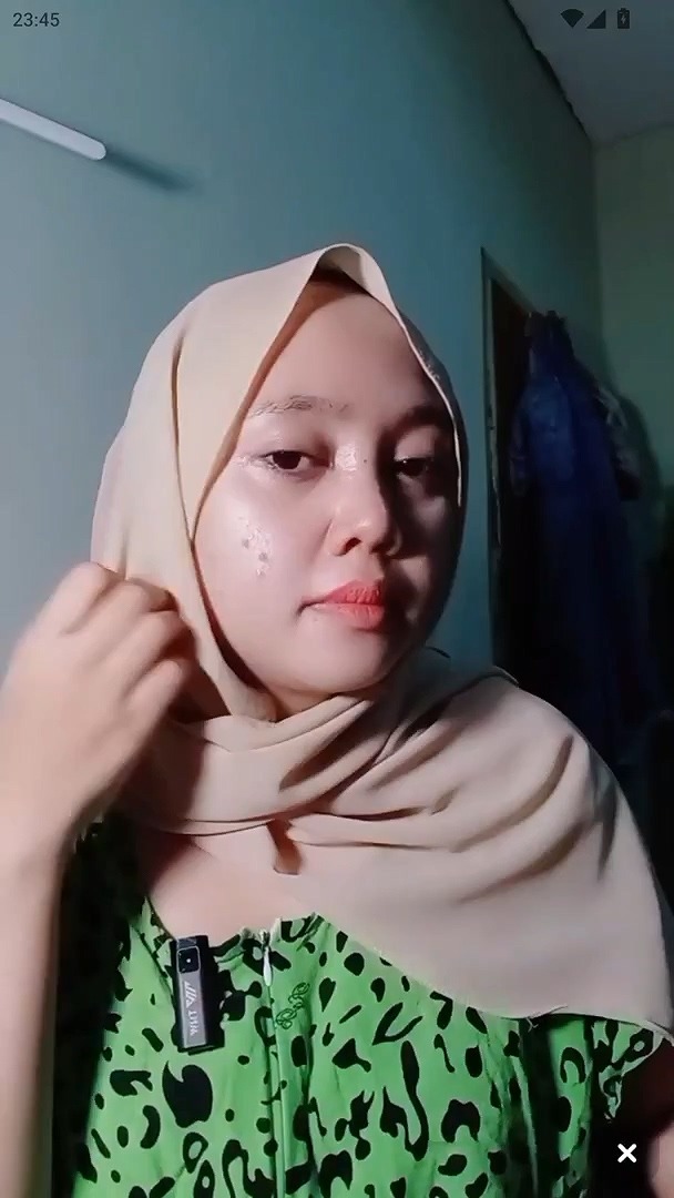 Mbak Errr Live Pamer Meki Gundul