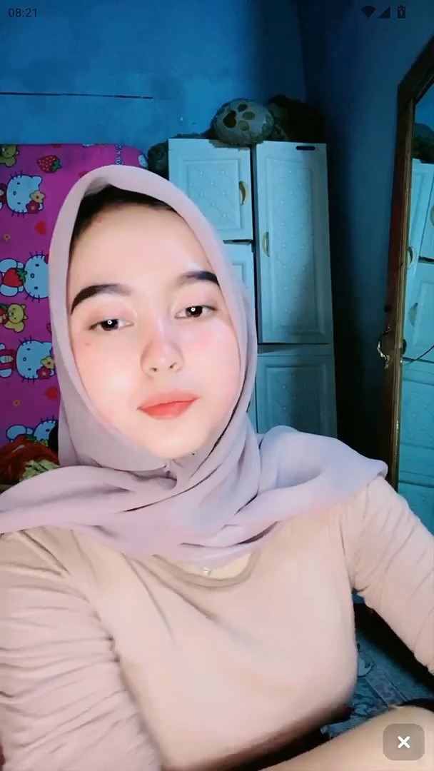 XD Jilbab Manis Pamer Susu Memek Tembem