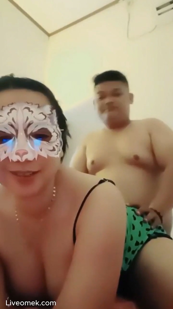 Dede Siti Coba Ajarin Sepupunya Entot Nungging