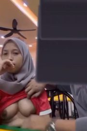 Kebelet Pengen Grepe Susu Pacar Di Rumah Makan