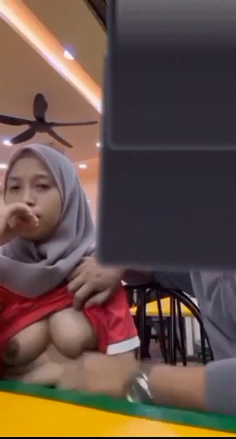 Kebelet Pengen Grepe Susu Pacar Di Rumah Makan