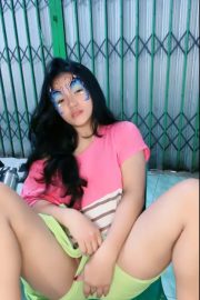 MELANI Buka Selangkangan Pamer Jembut