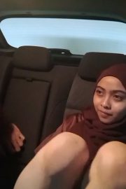 Main Di Mobil Sampe Crot Sama Pacar Hijab