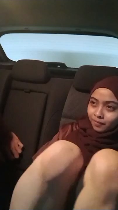 Main Di Mobil Sampe Crot Sama Pacar Hijab