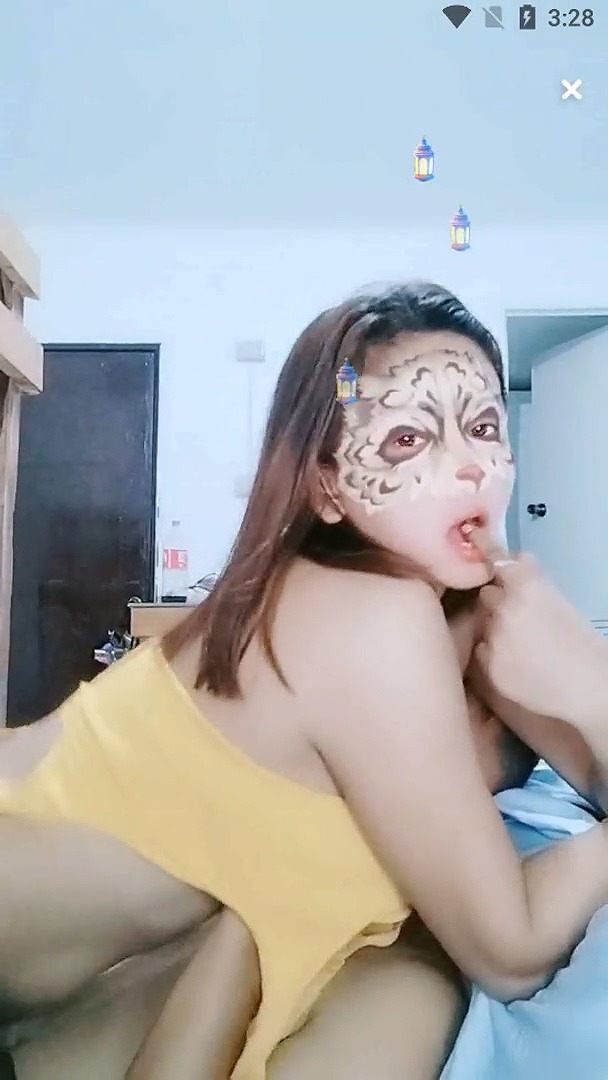 Ditindih AVA yang Lagi Sange Kenyot Susunya