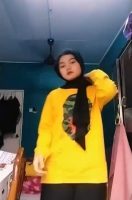Gadis Jilbab Baju Kuning Buka-Bukaan Colmek Sange