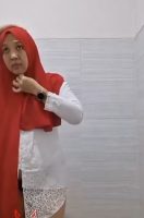 Ibu Guru Ganti Baju Di WC Umum Pap Bugil