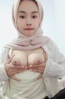 Novik Gadis Jilbab Suka Bogel Remas Payudara