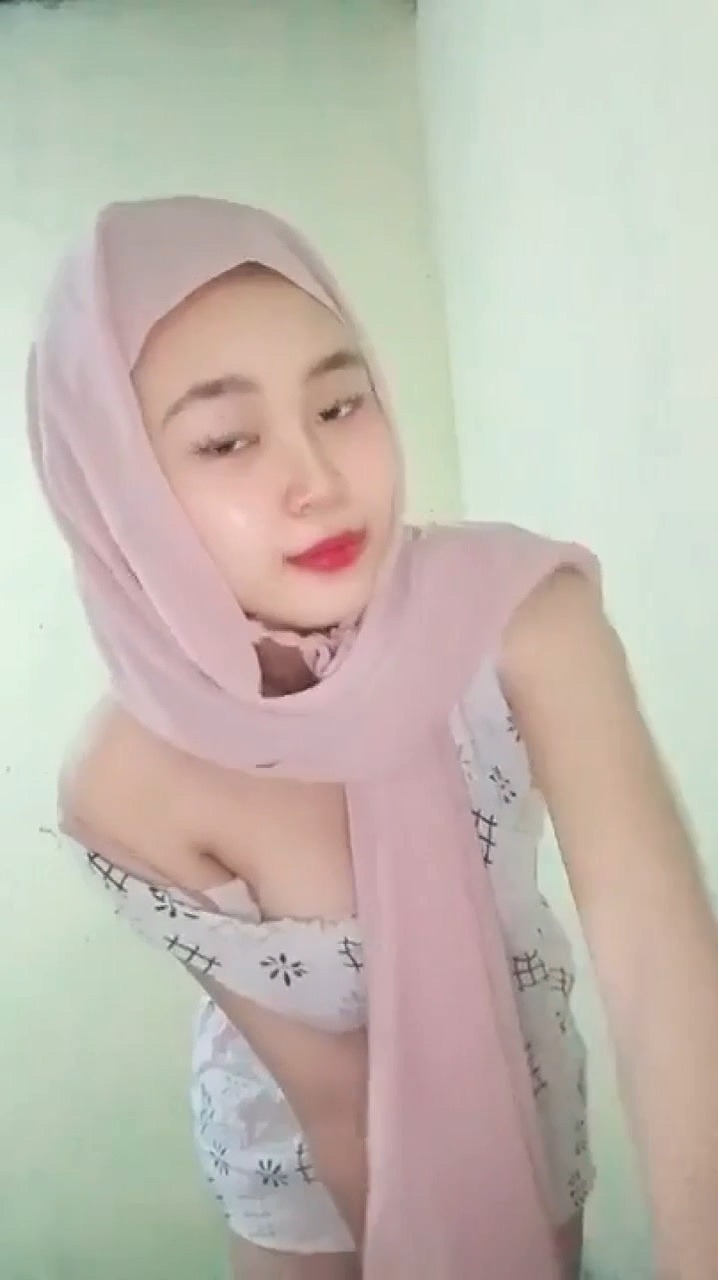 Virlie Gadis Jilbab Sange Gak Tahan Omek