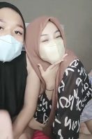 Dua Cewek Hijab Live Threesome Ewe Gantian