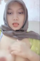 Renaa Wanita Hijab Nakal Pamer Toket Dream