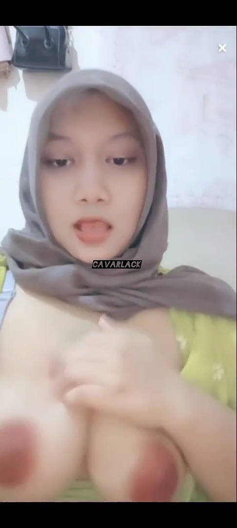 Renaa Wanita Hijab Nakal Pamer Toket Dream