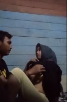 Riris Cewek Jilbab Serahkan Tubuhnya Untuk Pacar