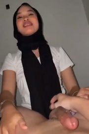 Rintihan Cewek Jilbab Perawan Pertama Kencan Dengan Pacar