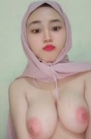 Gadis Berjilbab Puting Pink Suka Colmek