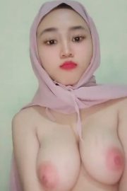 Gadis Berjilbab Puting Pink Suka Colmek