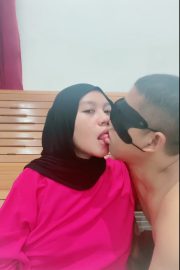 Mbak Hijab Cipokan Main Lidah