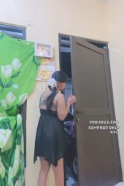 TIWI Mau Omek Tengok Keluar Pintu Takut Ada Orang