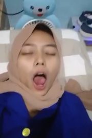 CEWEK HIJAB Sange Gak Tertolong