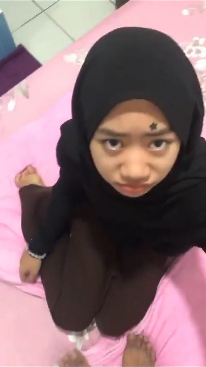 Cewek Hijab Polos Pertama Kali Diajak Ewe