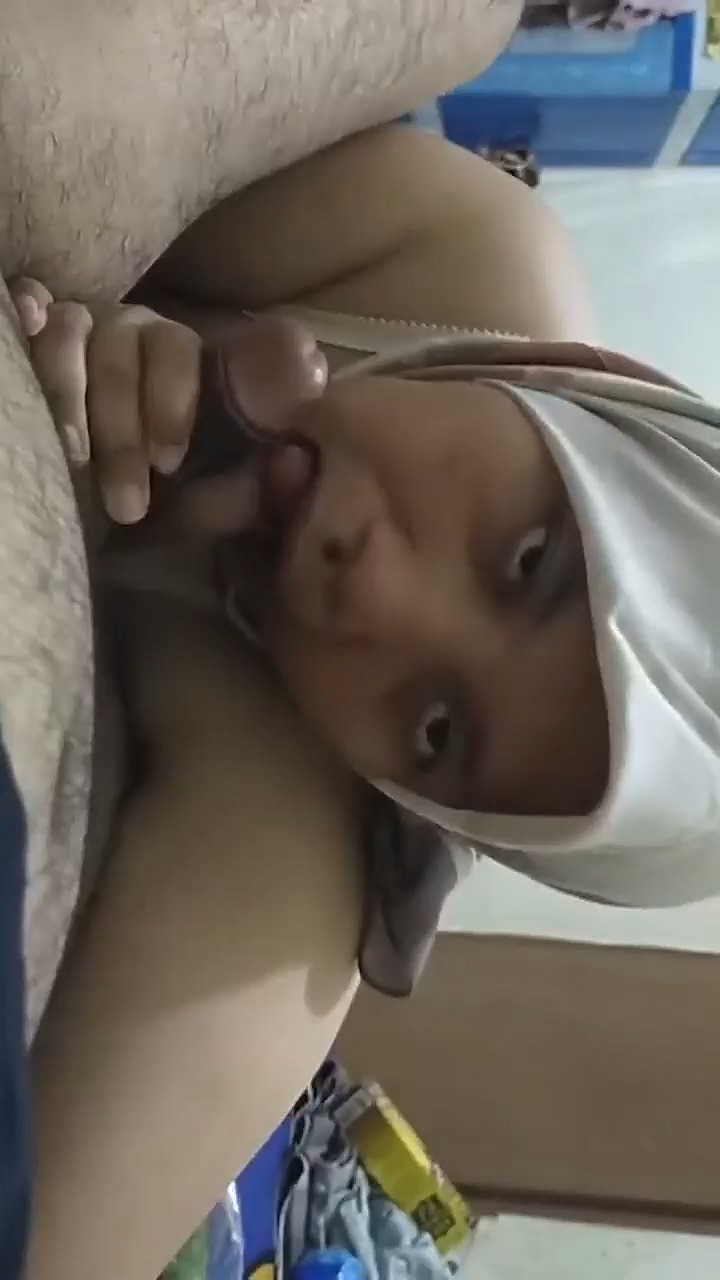 Cewek Jilbab Memang Sangat Liar Kalau Sudah Di Kasur