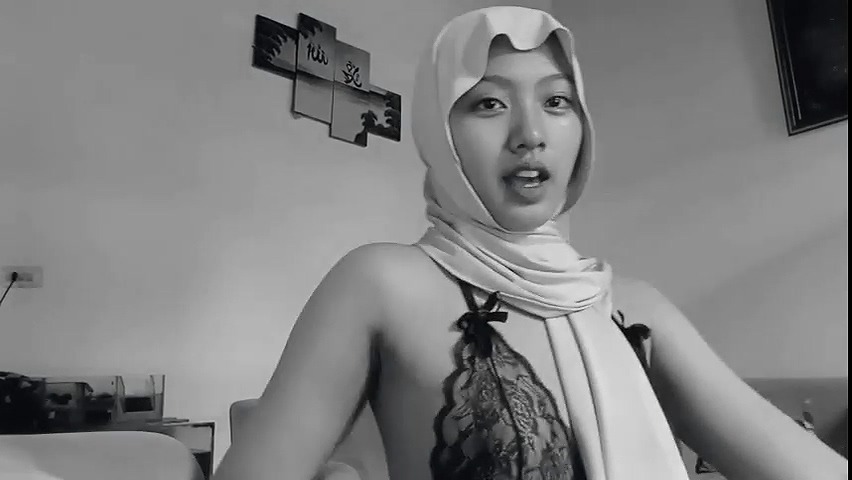 Gadis Hijab Horny Sendiri Bayangin Ngewe